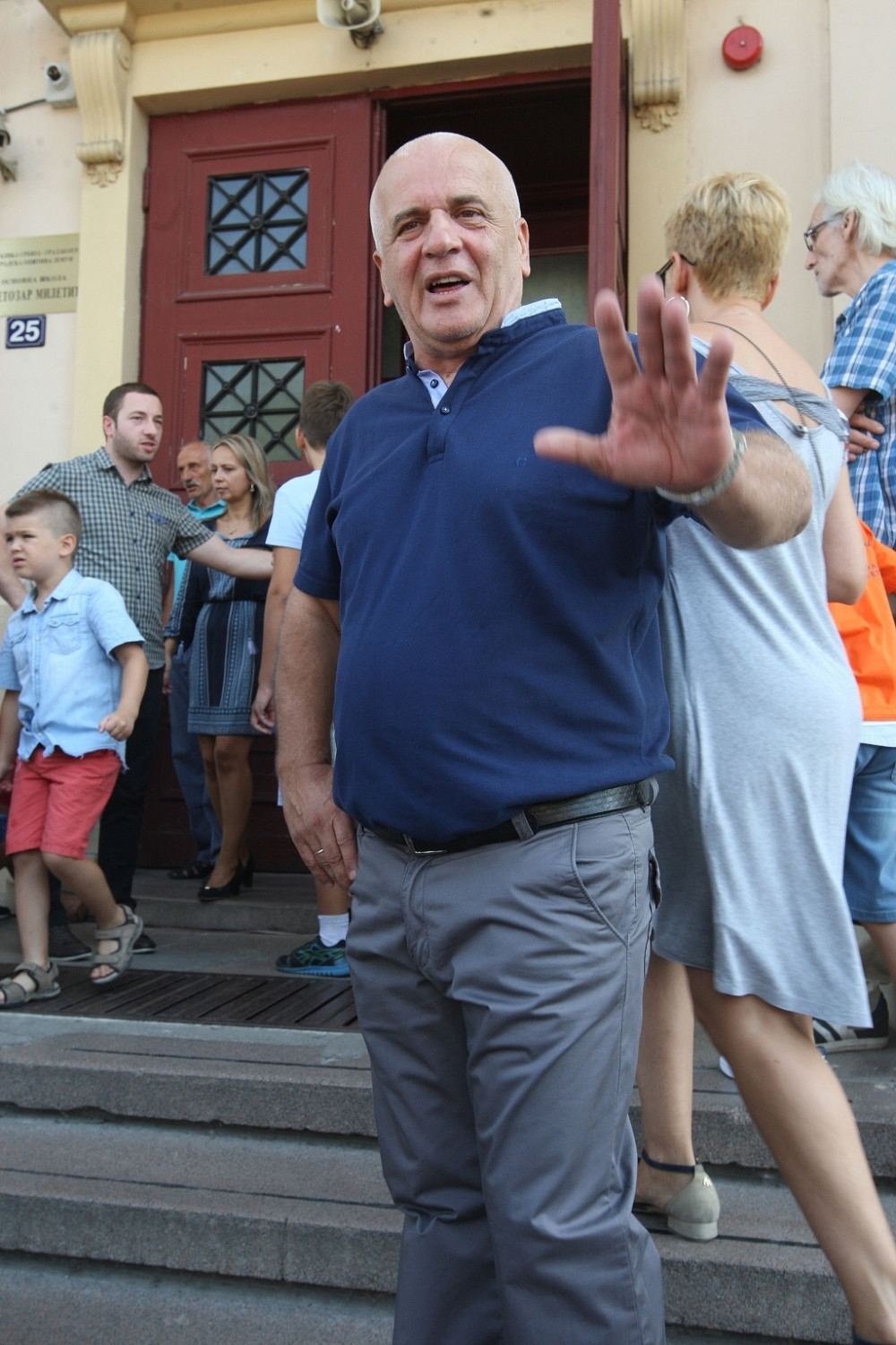 Roditelji ne priznaju smenu direktora Ljube