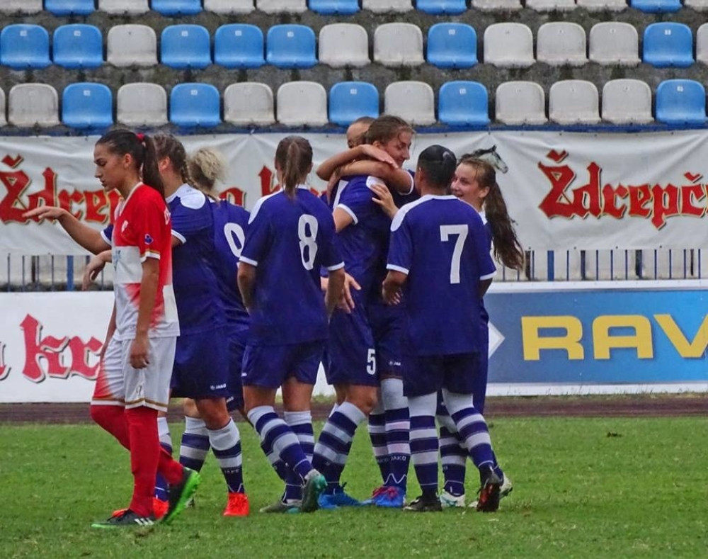 Fudbalerka Spartaka "skinula pauka" sa 25 metara (VIDEO)