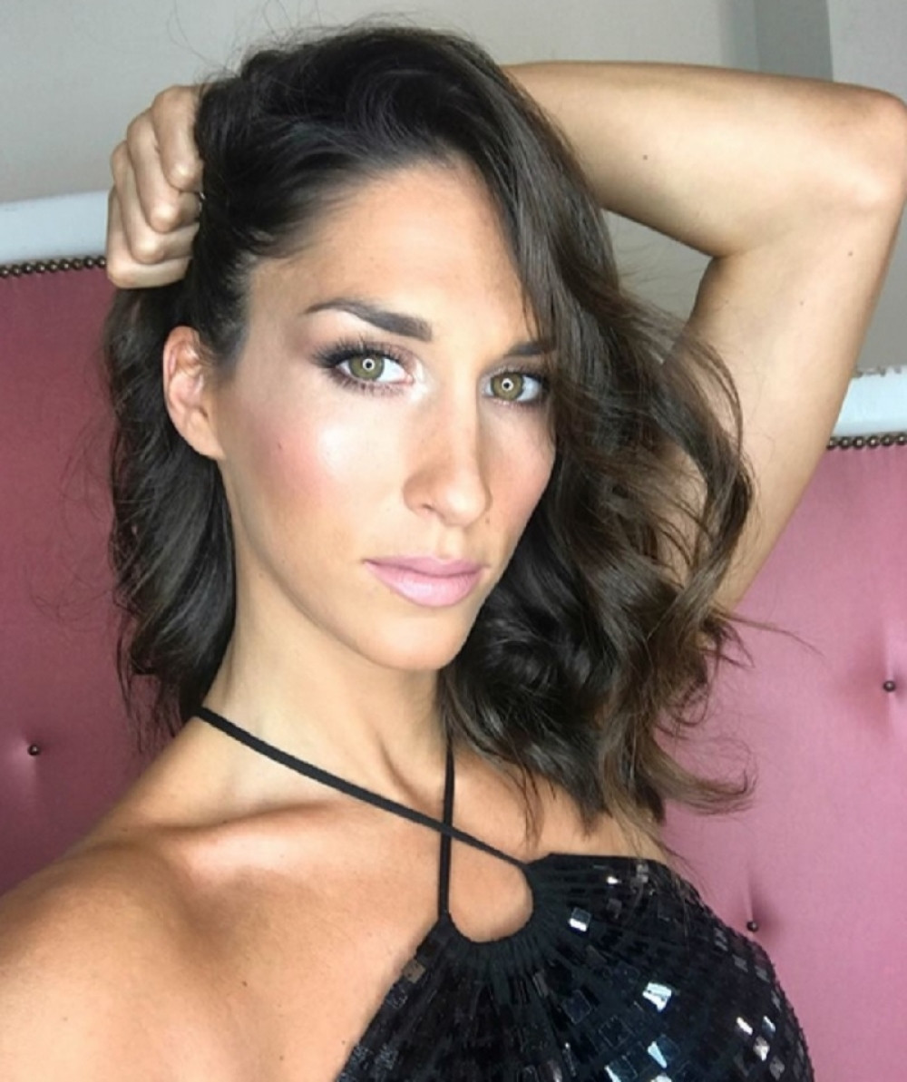 Uprkos trudničkom stomaku, Jelisaveta Orašanin prošetala vitku liniju (FOTO/VIDEO)