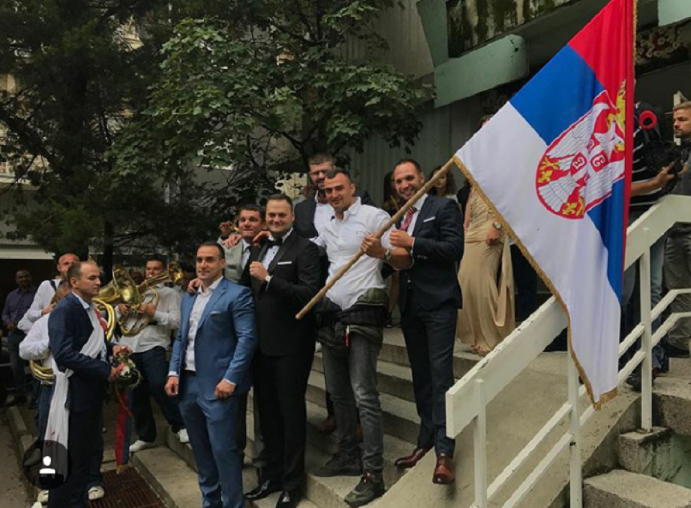 Političar oženio pevačicu, sve prštalo od luksuza (FOTO)