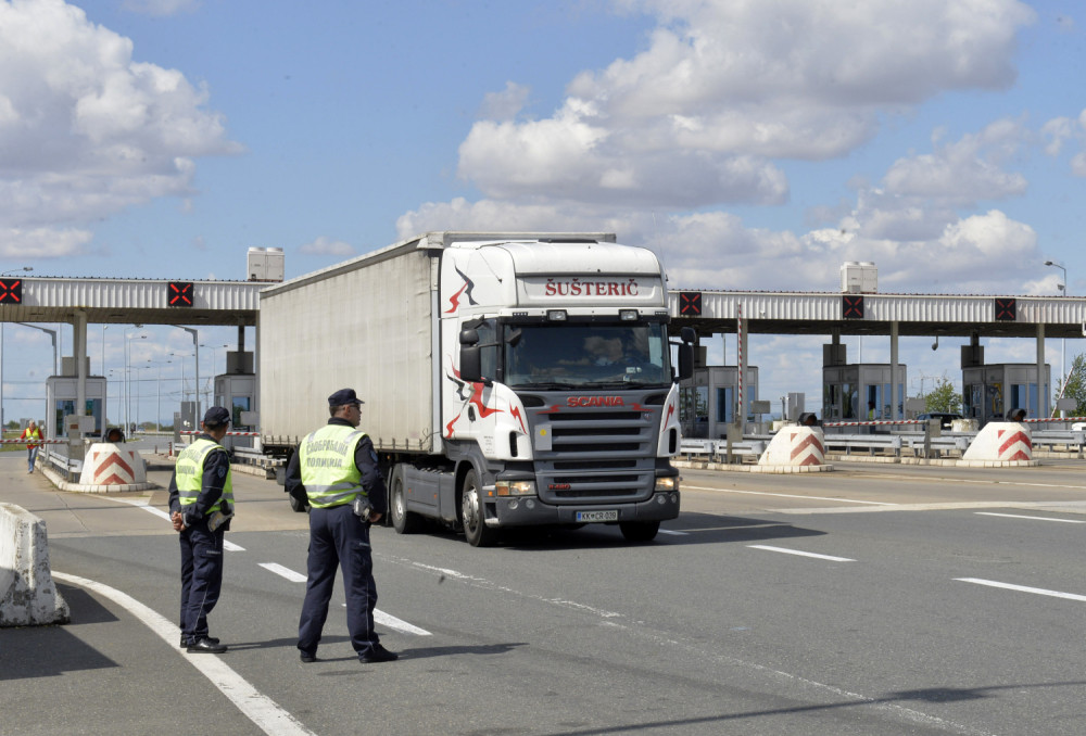 Na autoputu policija toleriše do 125 kilometara na sat?