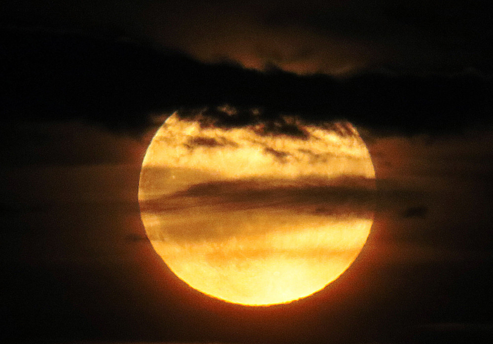 Poslednjeg vikenda u julu, očekuje nas POTPUNO POMRAČENJE MESECA, evo šta će tada da se dogodi!