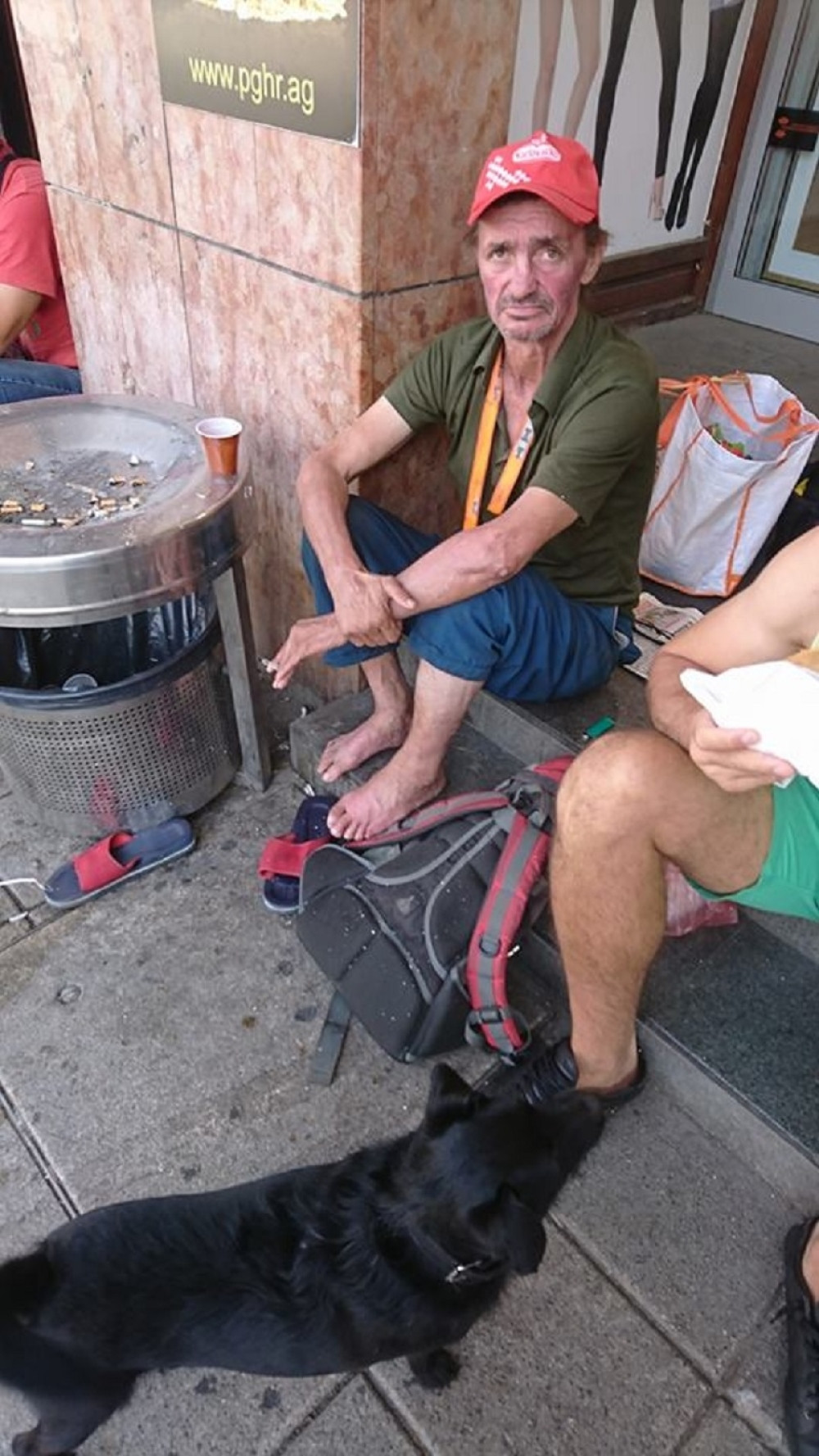 Beskućnik nije hteo na lečenje dok ne zbrine svog psa