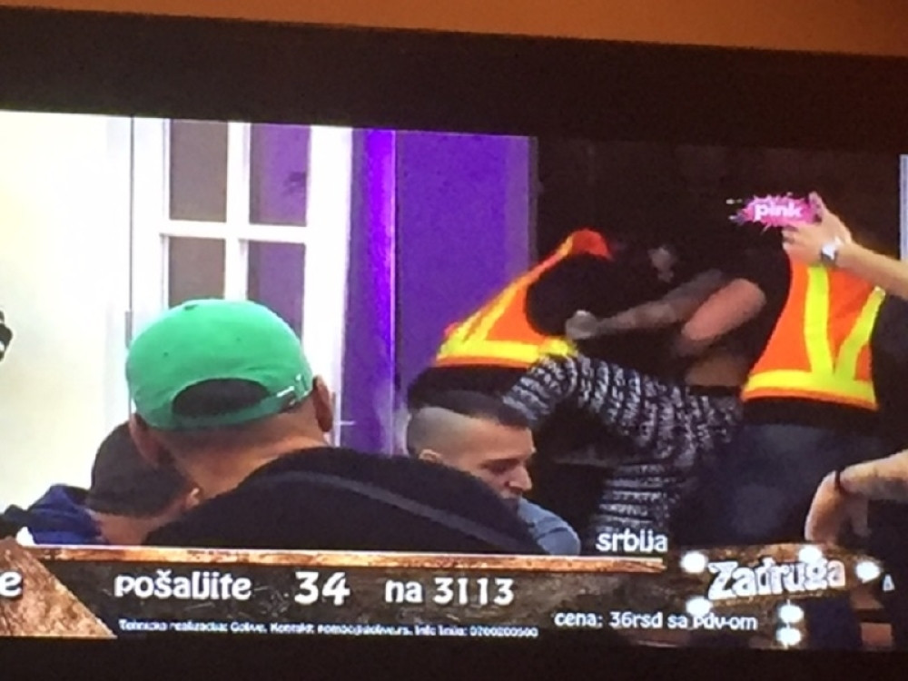 Veštica Banetu razbila glavu, a onda i vrata! (UZNEMIRUJUĆI VIDEO)