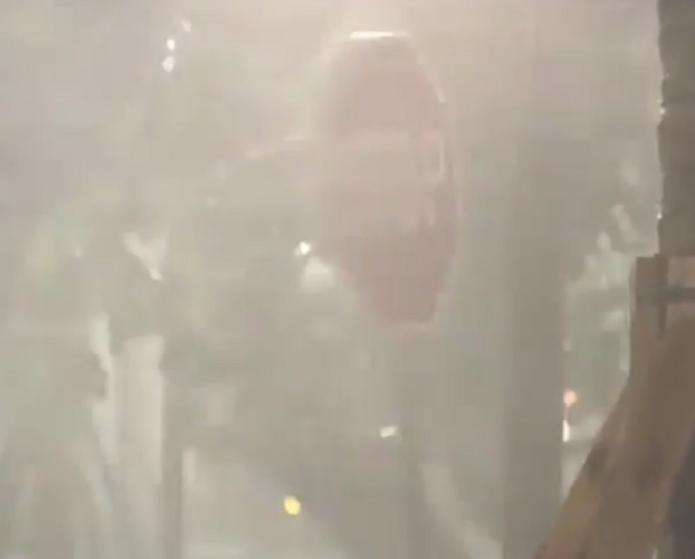 Ima mrtvih, milioni u mraku, poplavljen centar Majamija (VIDEO)