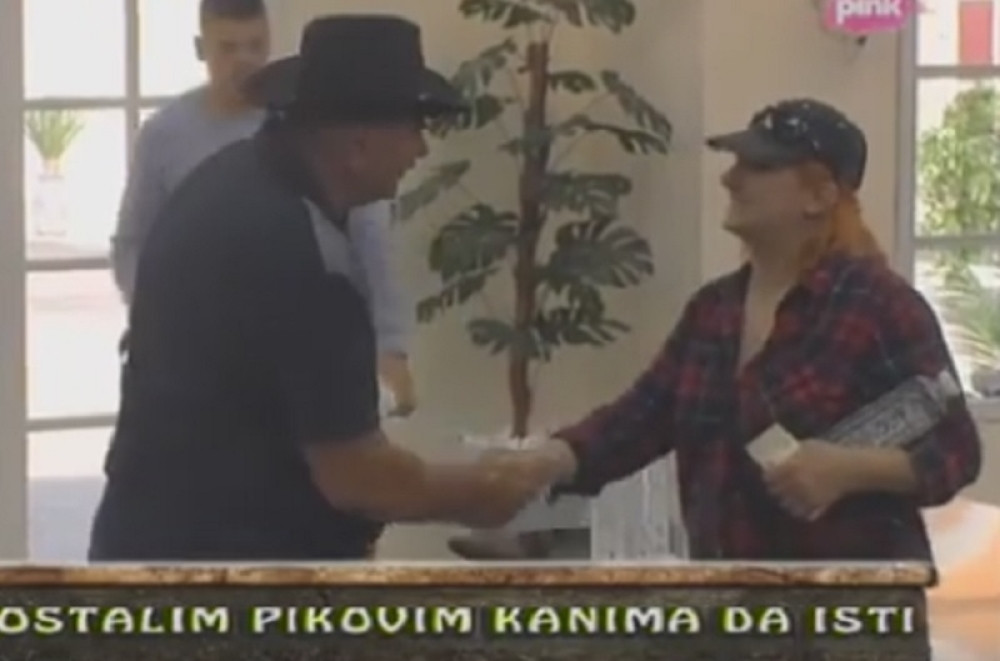 Proka ušao i napravio opštu pometnju! (VIDEO)