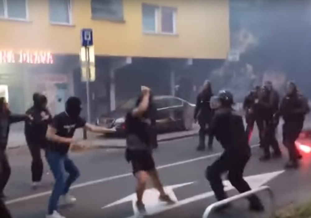 Sukob huligana i policije u Mariboru! (VIDEO)