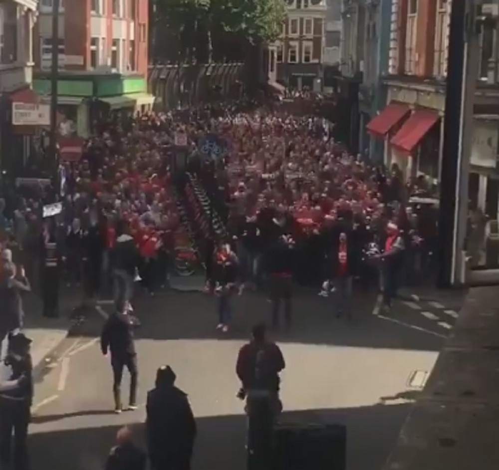 Navijači Kelna ludovali u Londonu, njih 13.000 želi u Beograd (VIDEO)