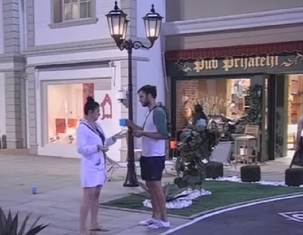 Žarko: Je' l oćeš da ti držim k*tu dok pi*aš, Mićo? (VIDEO)