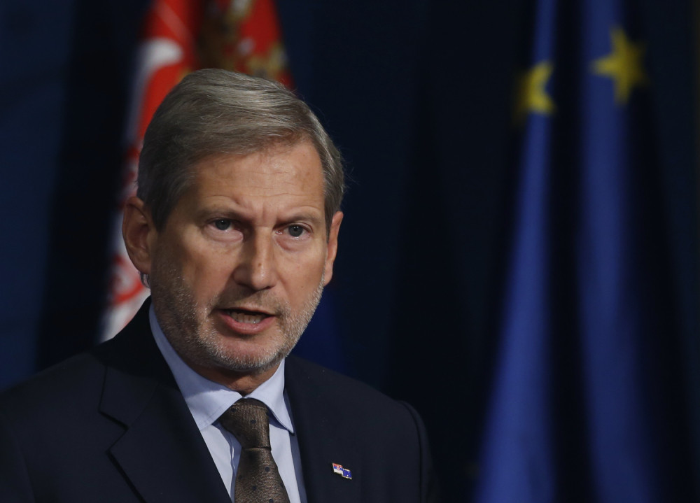 Otišao u Prištinu da zavrće ruke Šiptarima, a umesto toga im doneo poklon!