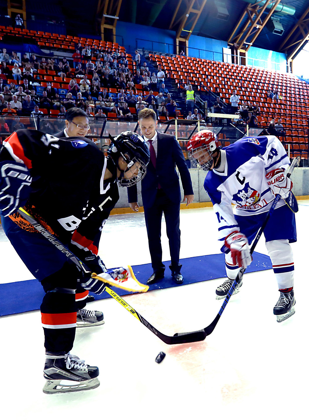 Prijateljska hokejaška utakmica dece iz Pekinga i Beograda (FOTO)