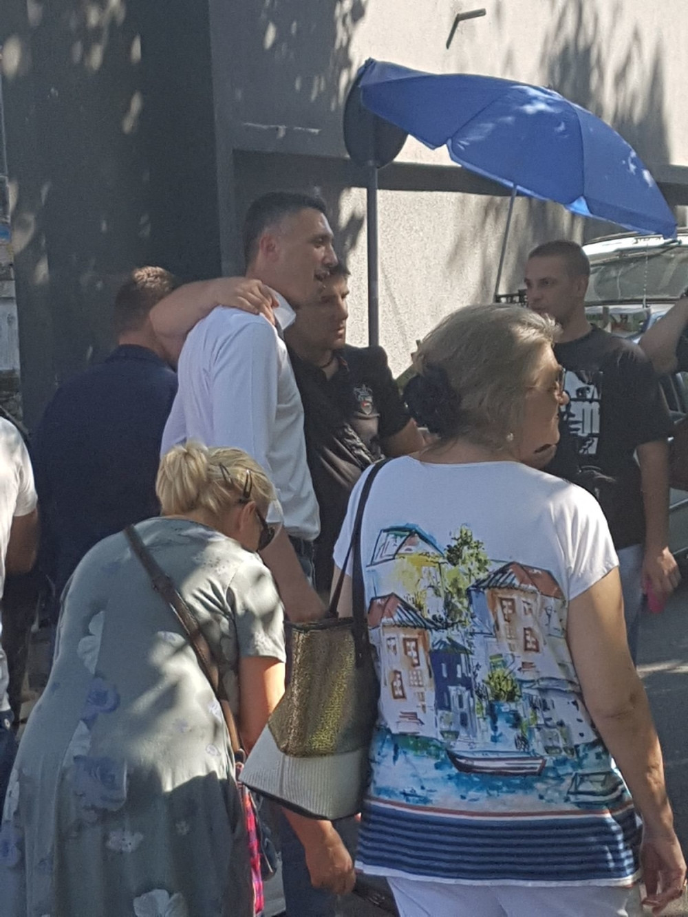 Boško u zagrljaju kriminalca (FOTO)