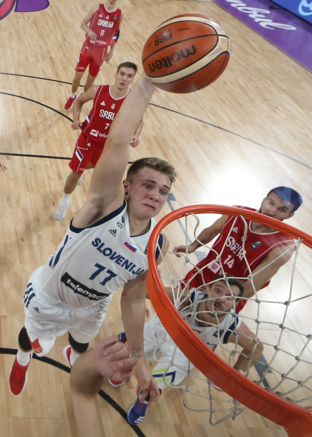Dončić debitovao u NBA ligi! Učinak kaže da će možda biti i ruki sezone!