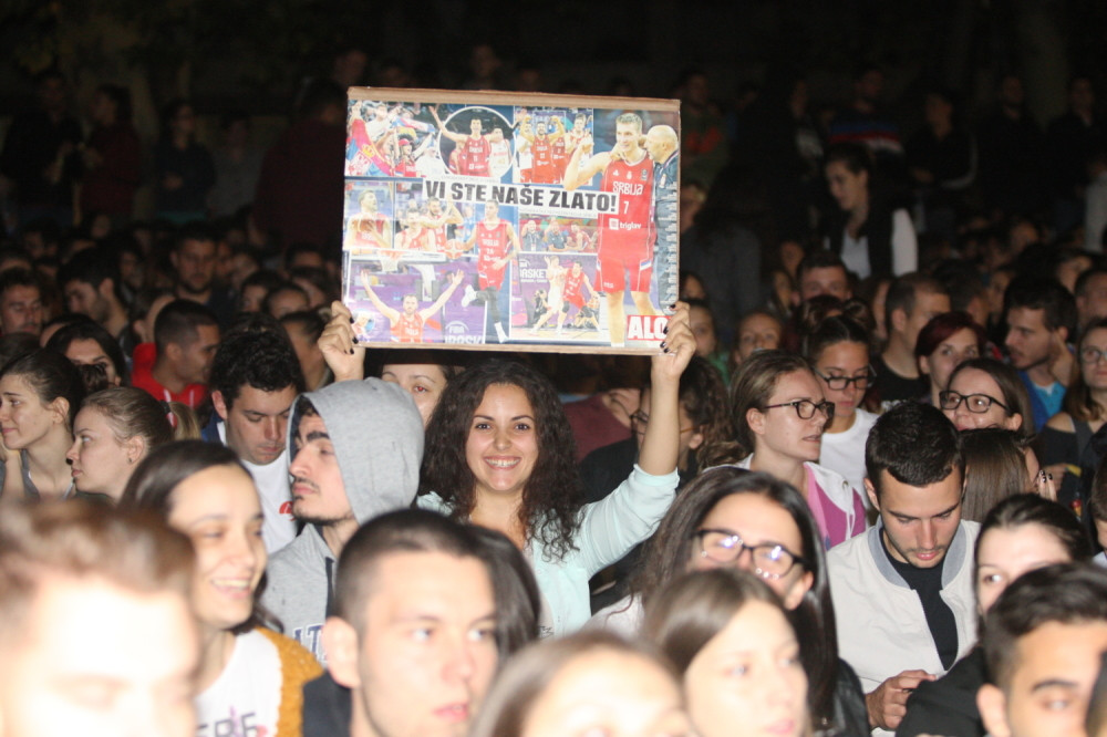 Ovako je u Studenjaku praćena utakmica Srbija - Slovenija (FOTO)