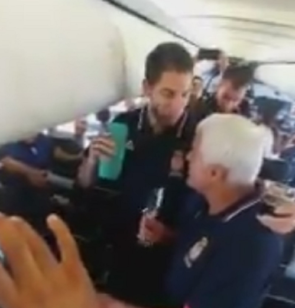 Jović i Štimac pevaju u avionu, Muta ne zna pesmu (VIDEO)