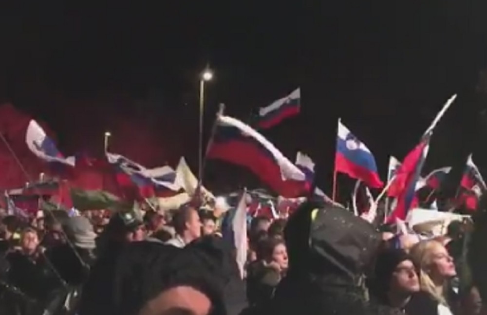 Spektakularan doček slovenačkih košarkaša (VIDEO)