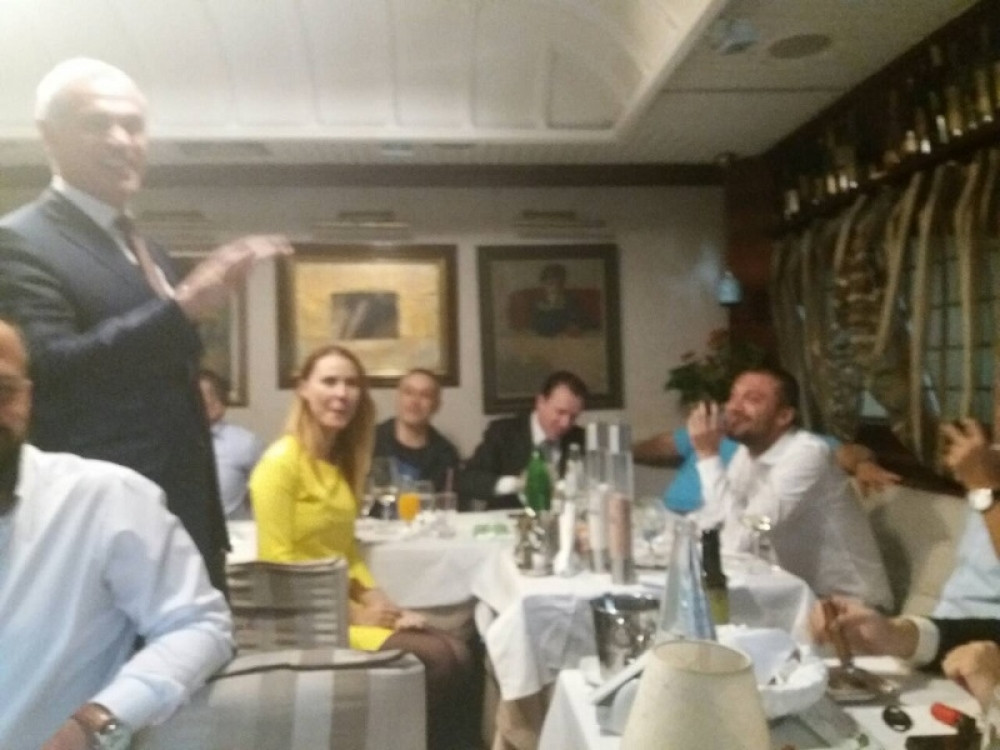 Terzić prišao rukovodstvu Partizana u beogradskom restoranu (VIDEO)