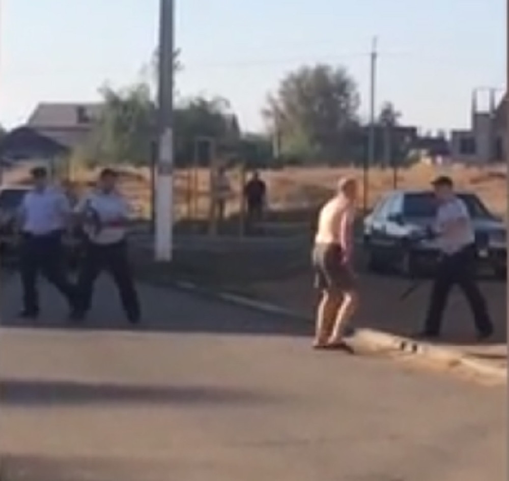 Odsekao bebi glavu i njome vitlao po ulici! (UZNEMIRUJUĆI VIDEO)