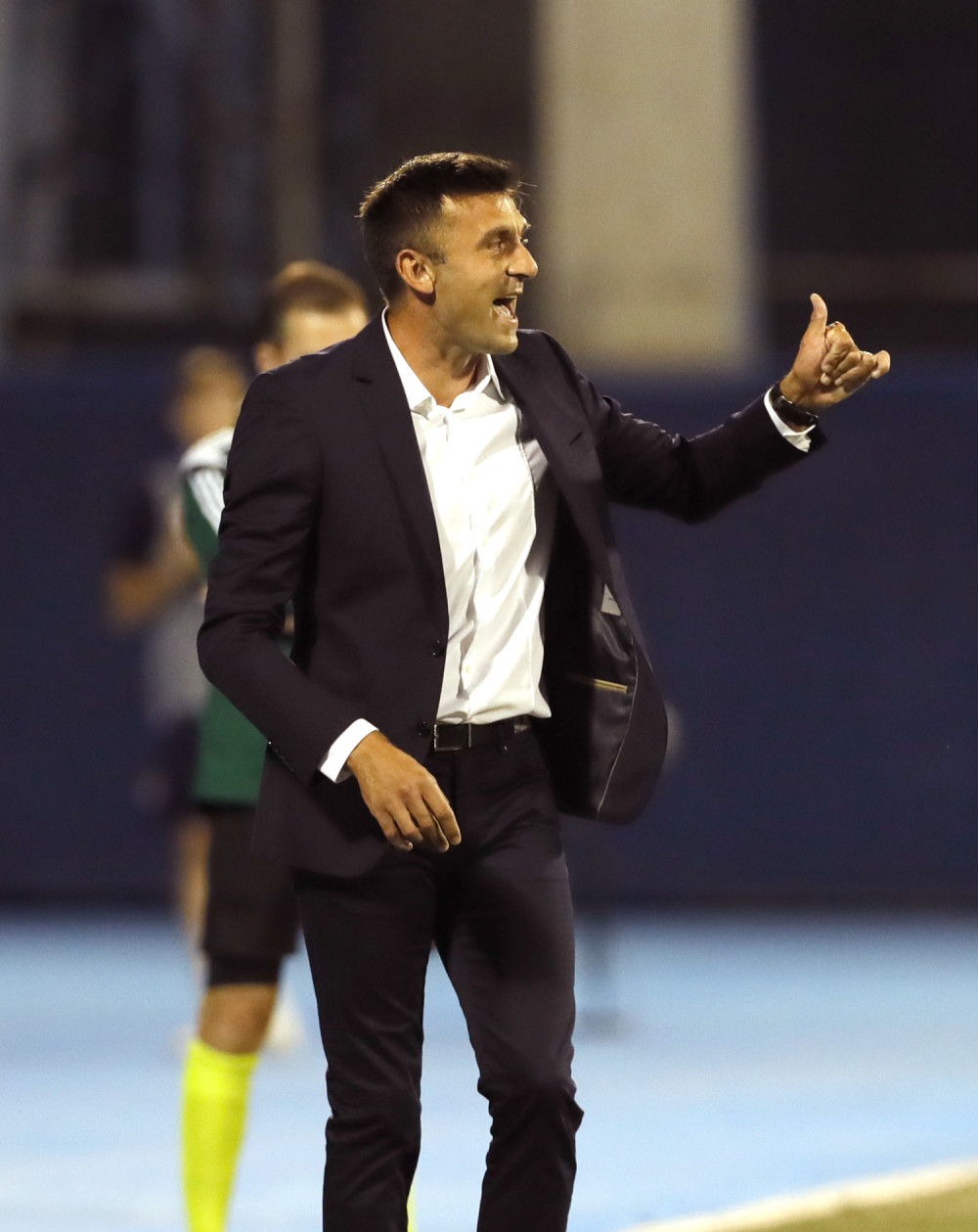 Treneru Dinama slomili ruku!