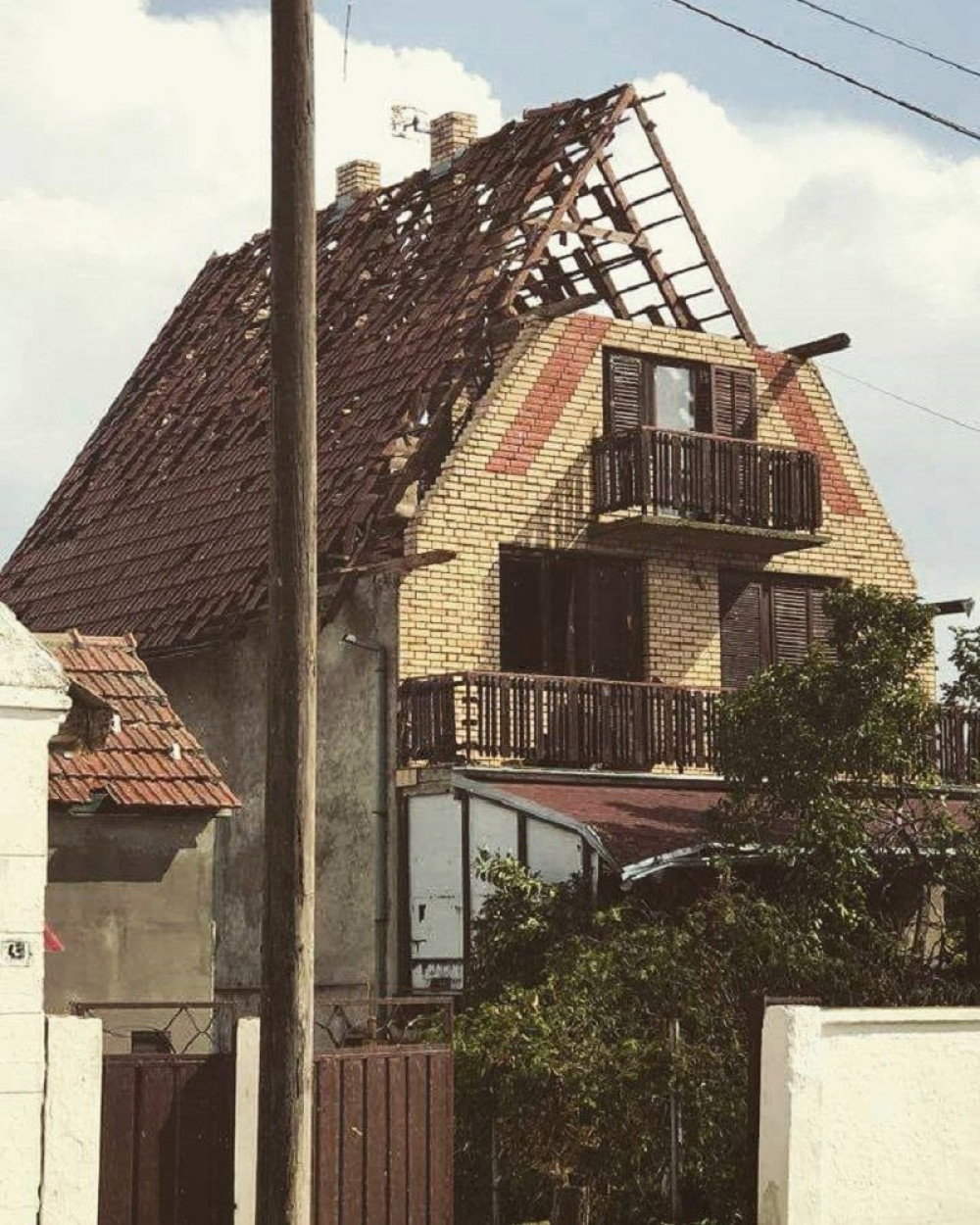 Oluja opustošila sremska sela, vetar odneo krovove i kapije! (VIDEO)