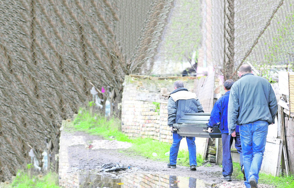 Šok u Vojvodini: Ukrali pokojnika grobarima s lopate!