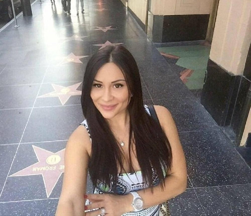 Milioner iskasapio manekenku Janu, skalpirao je i ostavio pored bebe!