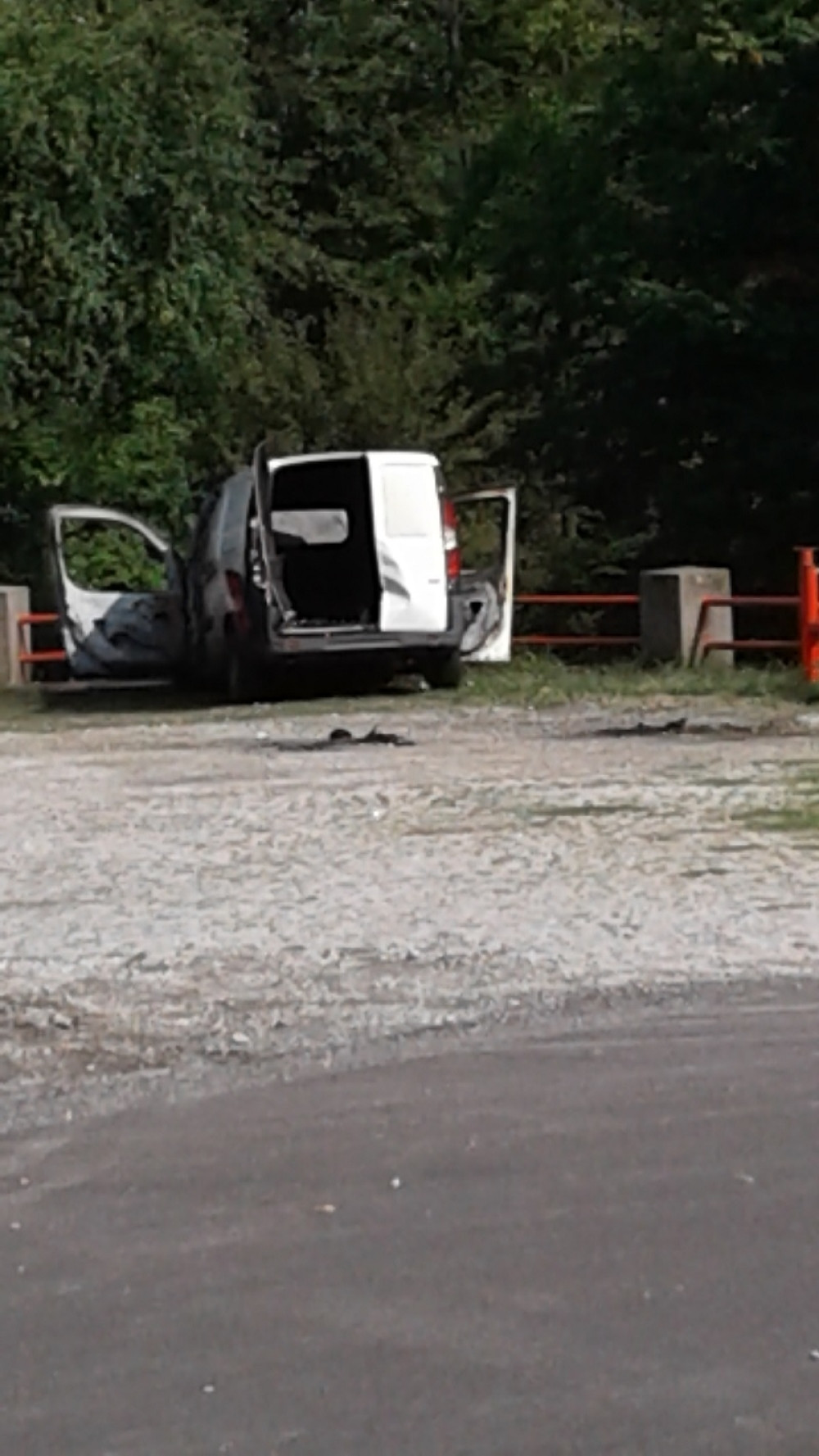 Klinac se napio, UZEO TUĐE KLJUČEVE, seo u kombi, i napravio HAOS U ALEKSANDROVCU!