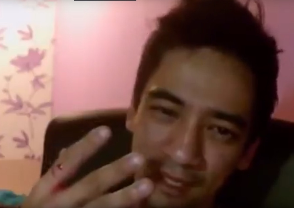 Direktno prenosio samoubistvo zmijskim ujedom! (VIDEO)