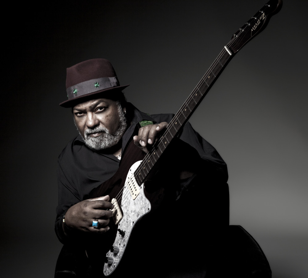 Bluji: Pustite nas da vam vratimo osmeh na lice!