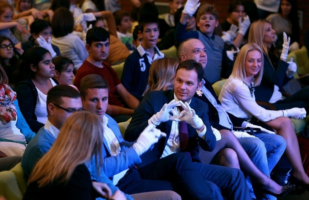 Javni čas učenja srpskog znakovnog jezika