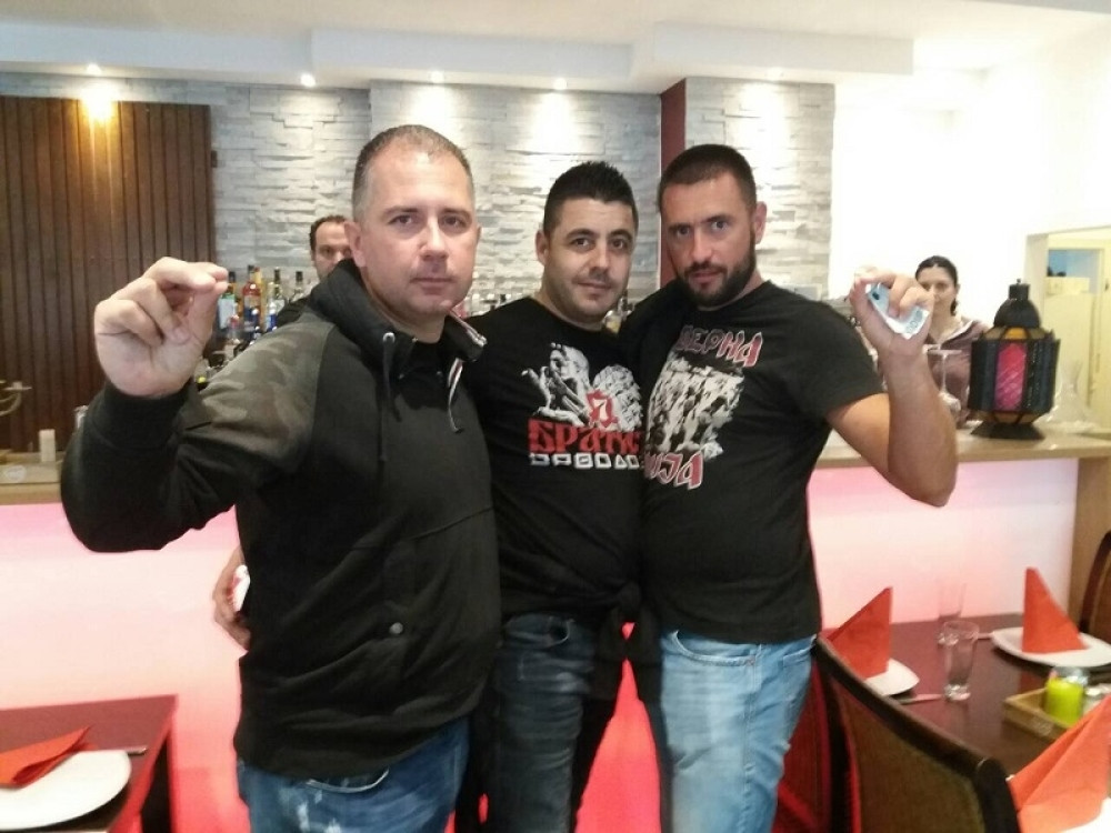 Navijači Zvezde izašli iz kortea da "okvase grlo"