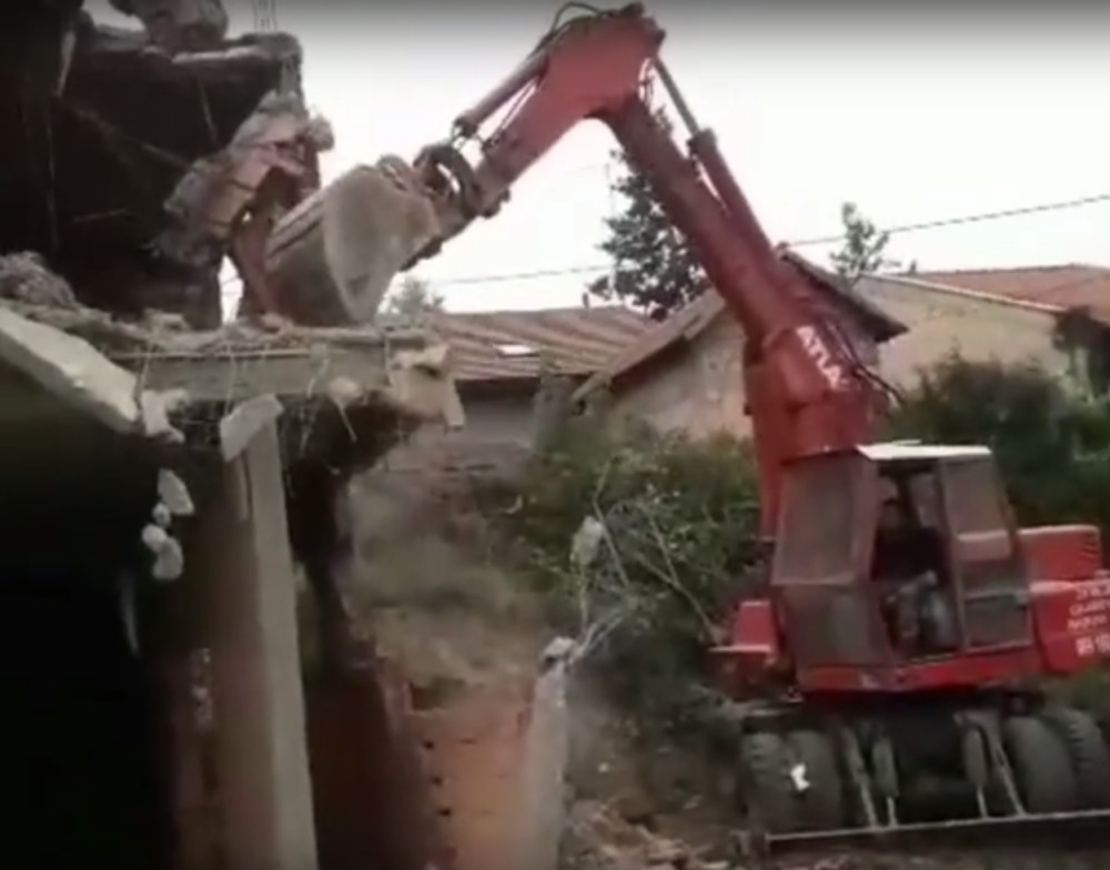 Počelo rušenje divlje gradnje na Paliluli (VIDEO)