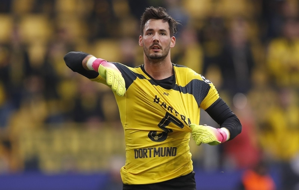 Golman Borusije ima čudan ritual pred utakmicu (VIDEO)