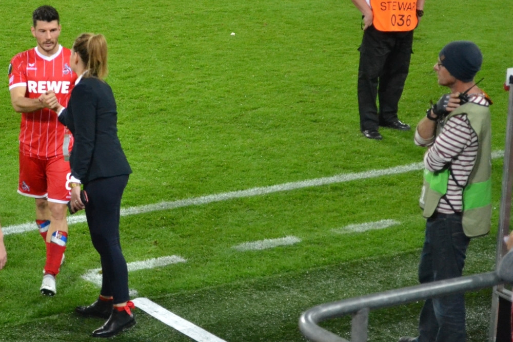 Jojić nosi kostobrane u bojama srpske zastave (FOTO)