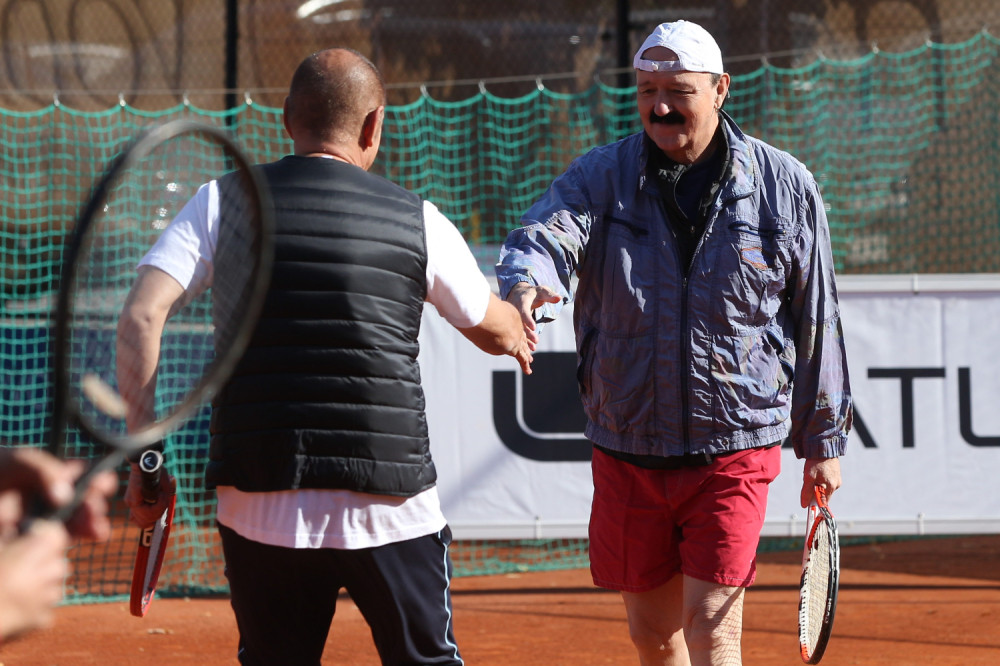Poznate ličnosti igraju tenis i pomažu deci