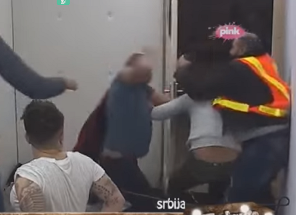 Tri reči su bile dovoljne da nastane haos, obezbeđenje ih razdvajalo!