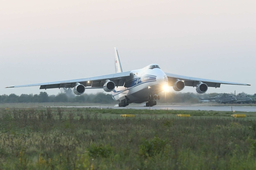 "Migovi" sleteli u Batajnicu (VIDEO)