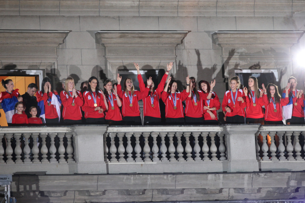 Srbija pozdravila zlatne odbojkašice (FOTO GALERIJA)