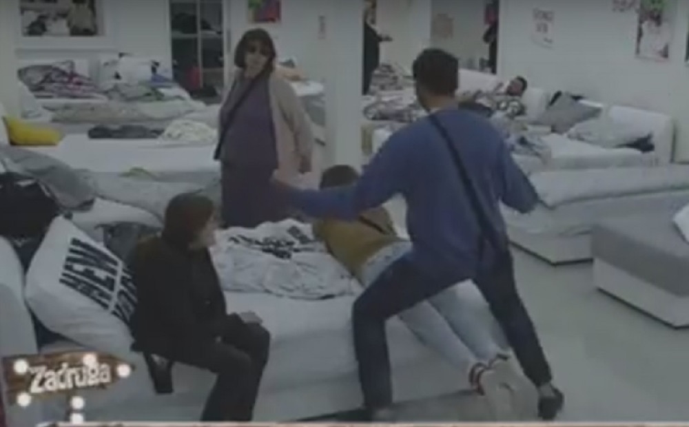 Marko zaskočio Macu pred ženom, ali to nije sve! (VIDEO)