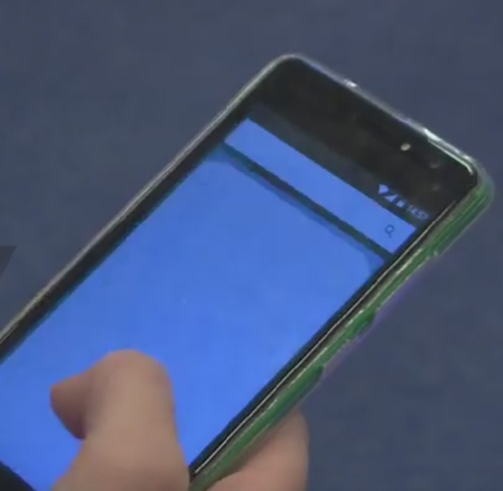 Četiri godine je slala poruke mrtvom ocu! Jednog dana je dobila odgovor i imala šta da vidi!