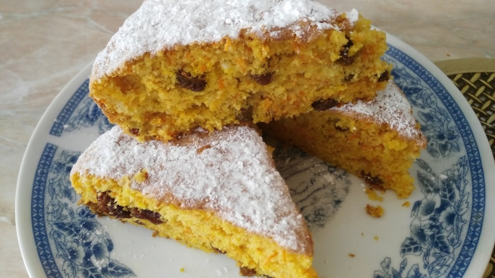 Torta sa suvim grožđem i šargarepom - bez brašna! (VIDEO)