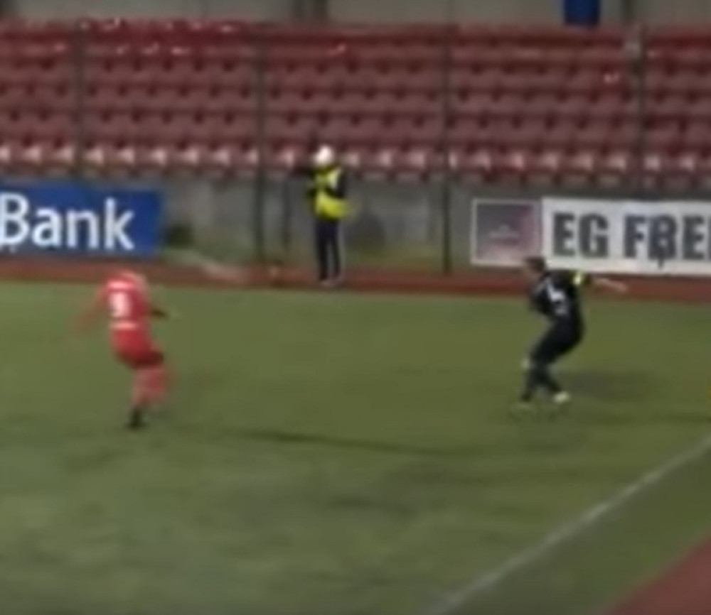 Ovakav autogol se ne viđa često (VIDEO)