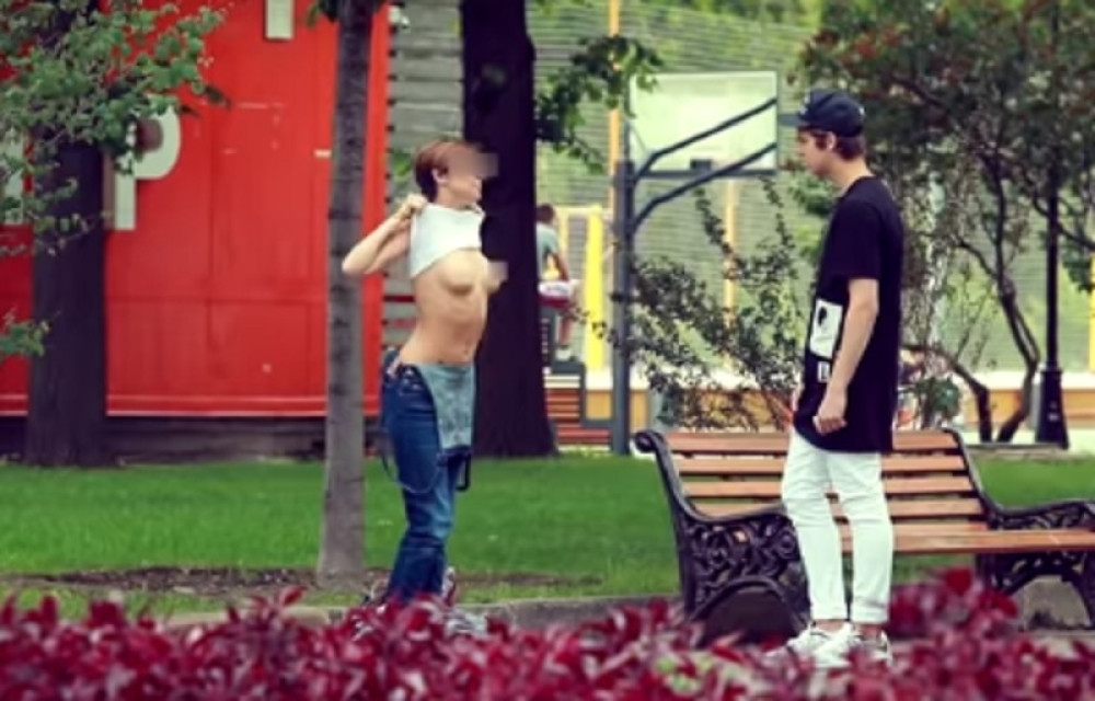 Pokazale mu si*e za pare! (VIDEO 18+)