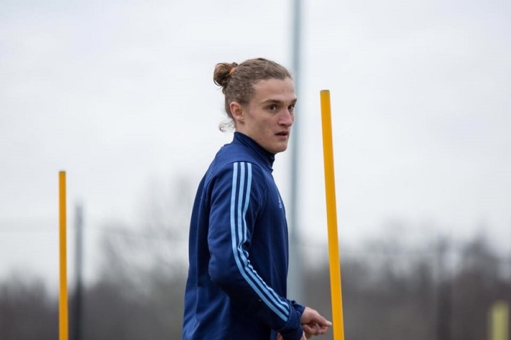 Tinejdžer sa juga trenira sa Pirlom