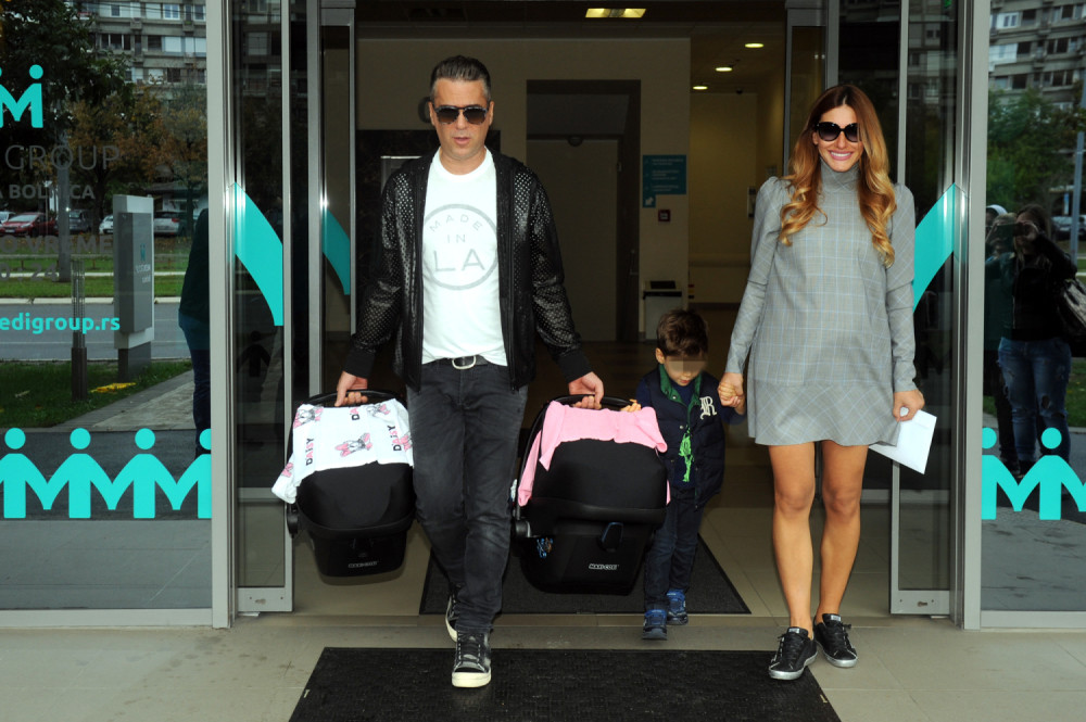 Ovako je Željko ćerkama poželeo dobrodošlicu (FOTO)