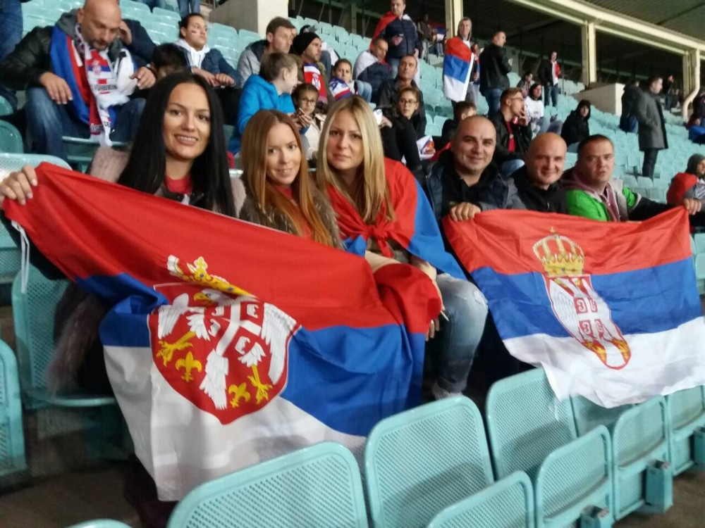 Srbi već pristižu na stadion!