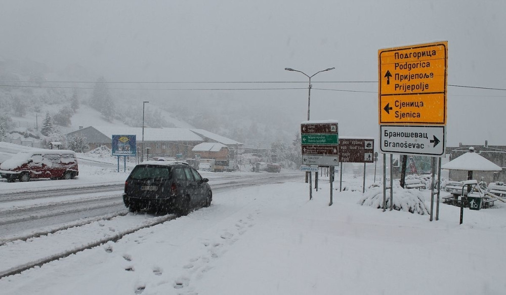 Zabelela se Srbija, neki putevi zavejani, nestala i struja! (FOTO+VIDEO)