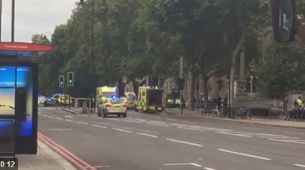 Kolima pokosio pešake ispred muzeja (VIDEO)