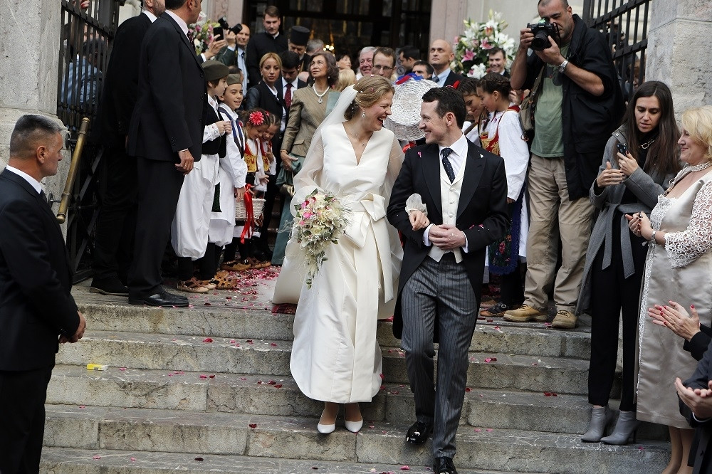 Svi su slikali velelepnu tortu, princ i princeza sijaju! (GALERIJA+VIDEO)