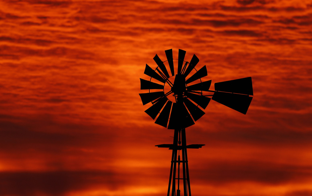 Bura srušila vetrenjaču od 35 tona!